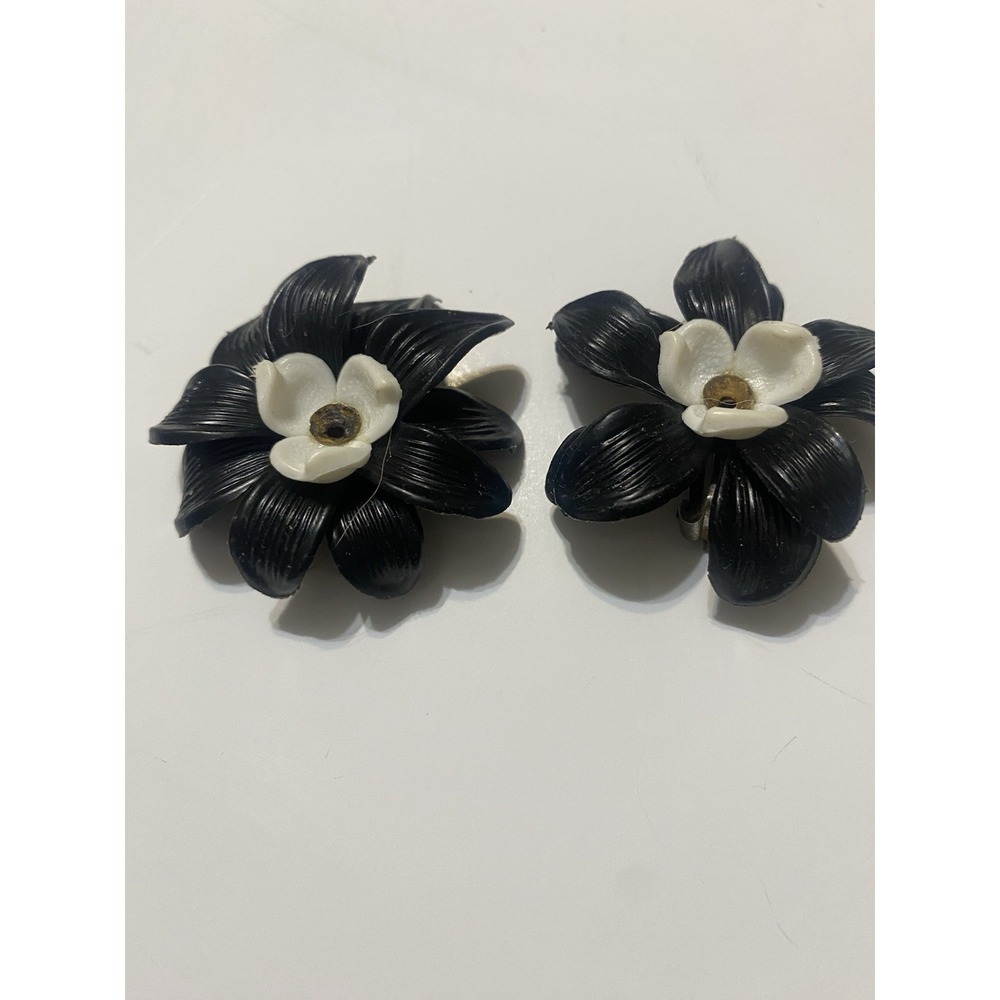 1940s-1960s Black And White Flower Celluloid Flower Clip-on Earrings